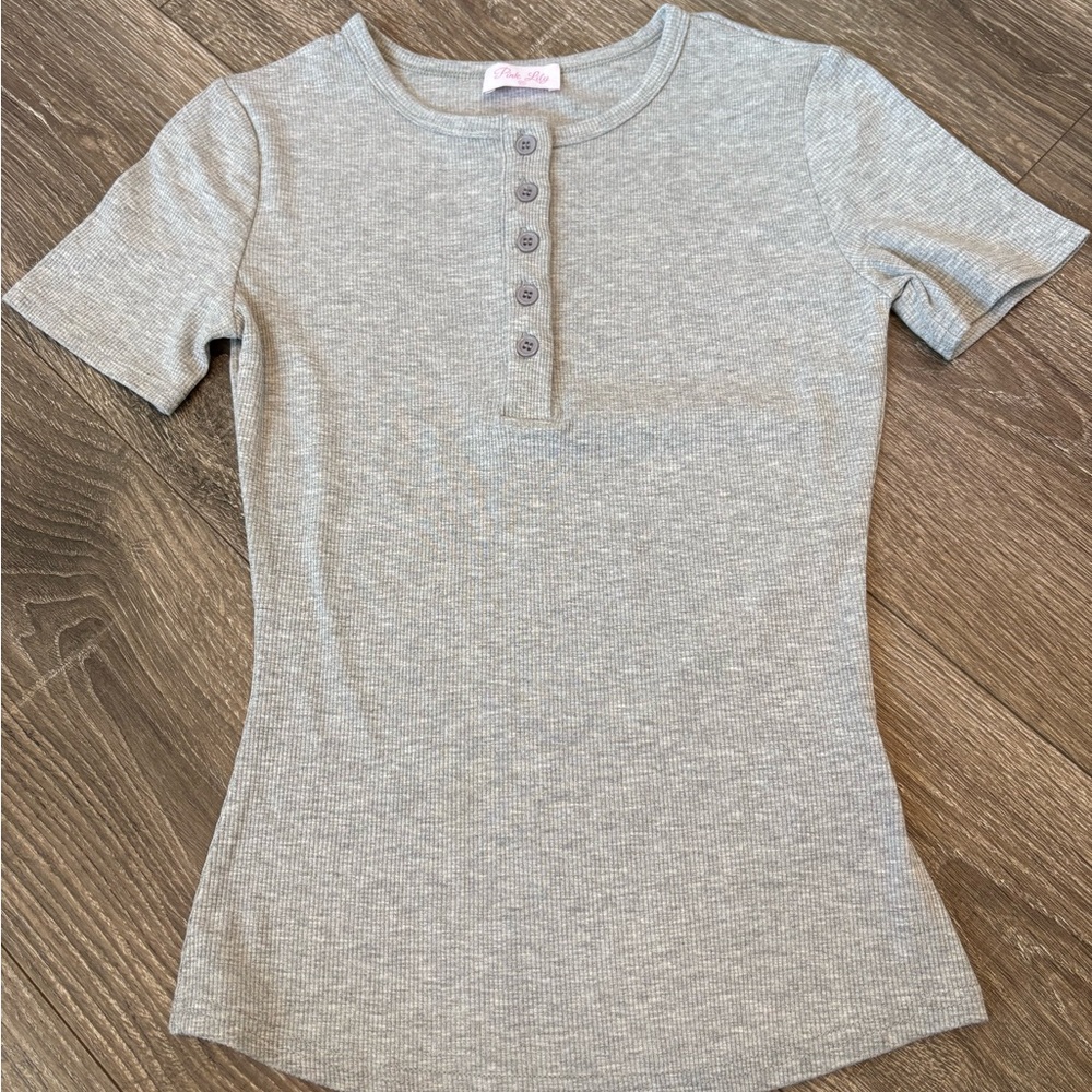 Pink Lily Light Gray Short Sleeve Top